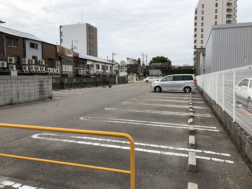 かんなみ新地の駐車場